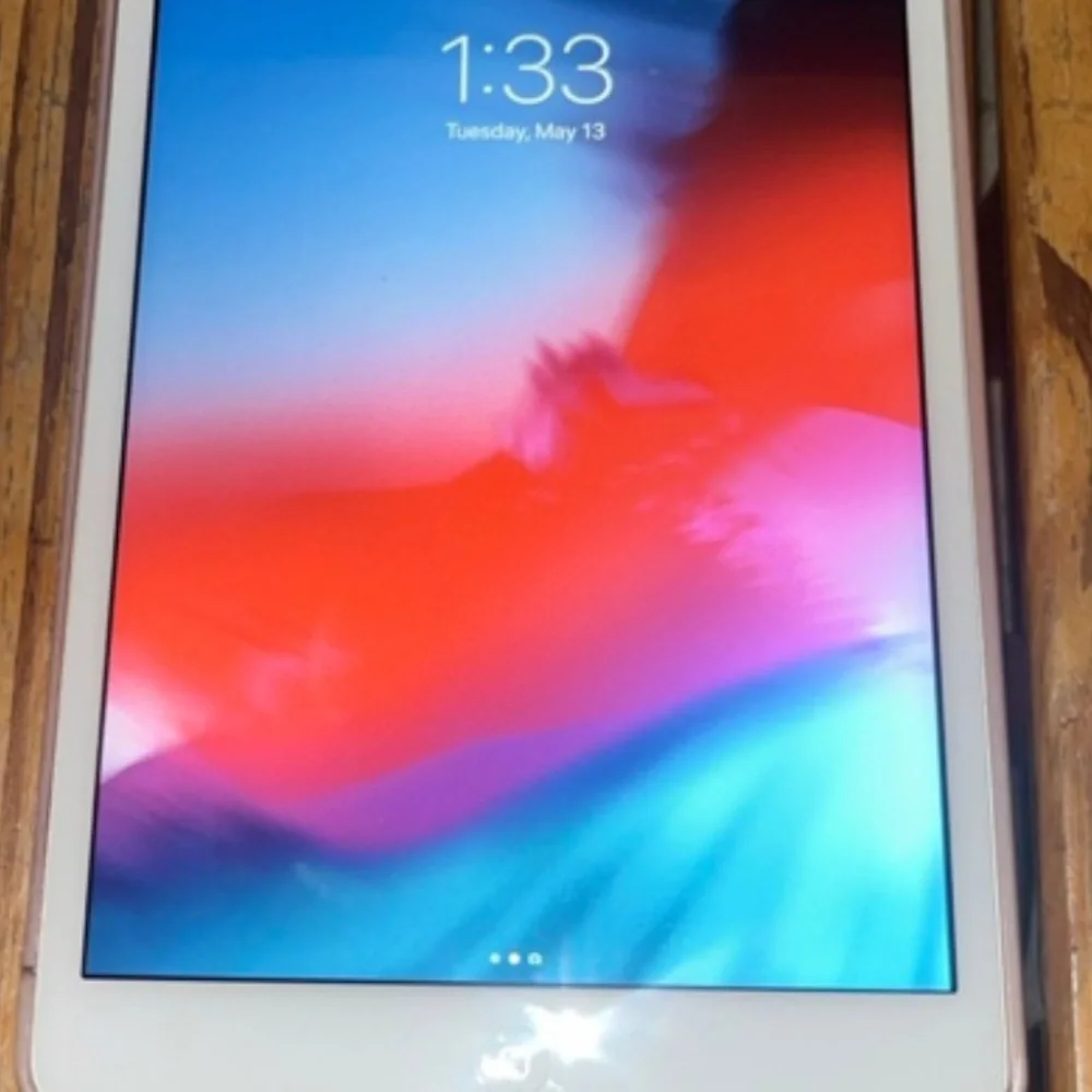 Apple IPad 2 Generation. Good for Children and Adults with Daily Tasks.👌